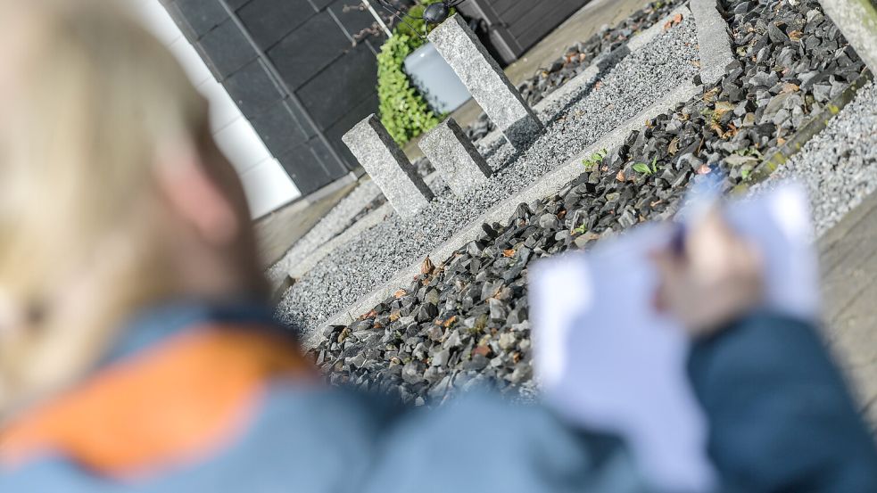 Im Landkreis Leer wurden mittlerweile (Stand Anfang Oktober) 422 verbotene Schottergärten ermittelt. Die Eigentümer werden angeschrieben und aufgefordert, diese zu beseitigen. In Emden ist man noch nicht so weit. Symbolfoto: Ortgies/Archiv