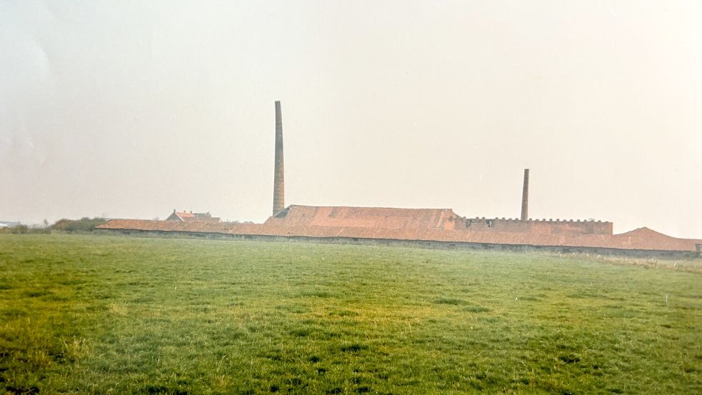 Die Pilsumer Ziegelei nach ihrer Schließung in den 1980er-Jahren. Foto: Privat