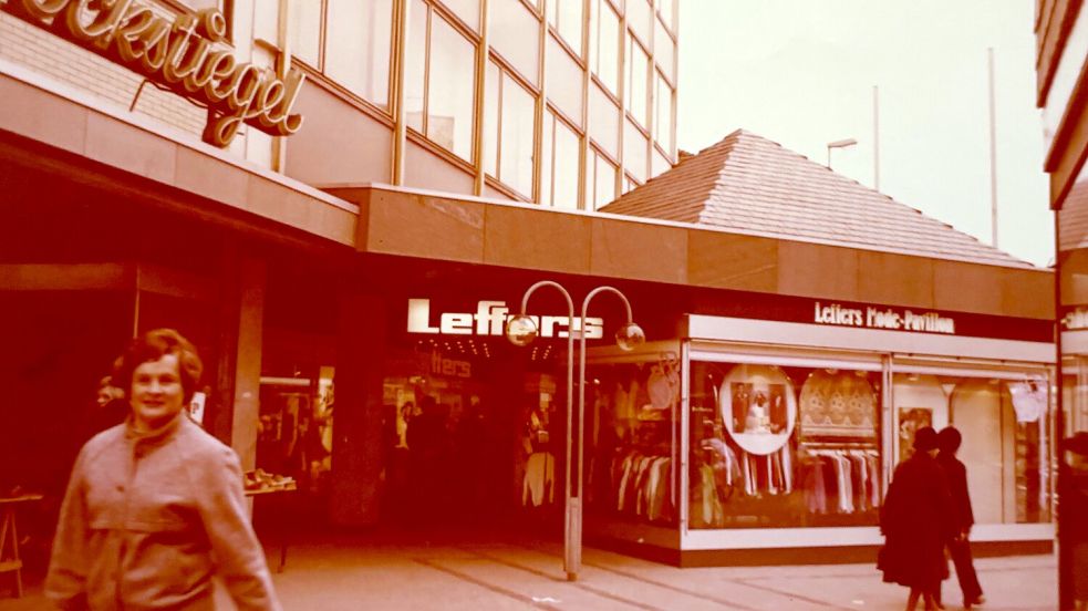 Viele Jahre gab es einen Pavillon vor dem Gebäude von Leffers. Foto: Leffers