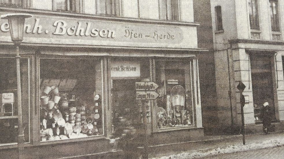 An der Stelle, wo jetzt Leffers ist, befand sich früher das Geschäft von Bernhard Boelsen. Foto: Archiv