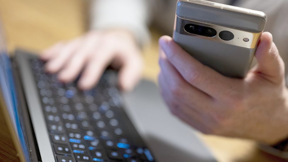 Unter falschem Namen soll ein Wittmunder Waren im Internet bestellt haben. Symbolfoto: Skolimowska/dpa