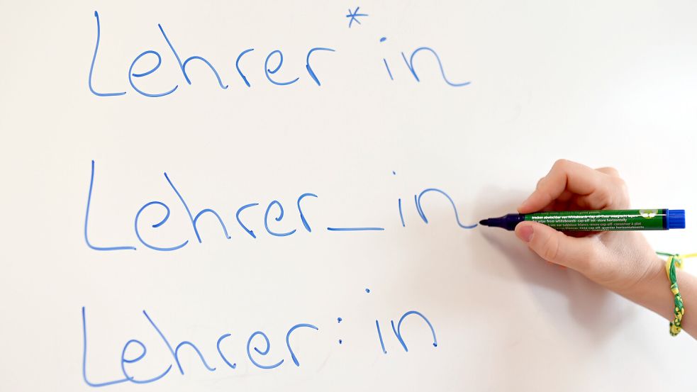 An bayerischen Schulen ist das Gendern tabu. Lehrerin Verena Brunschweiger hat ihren eigenen Umgang damit gefunden. Foto: dpa/Uli Deck