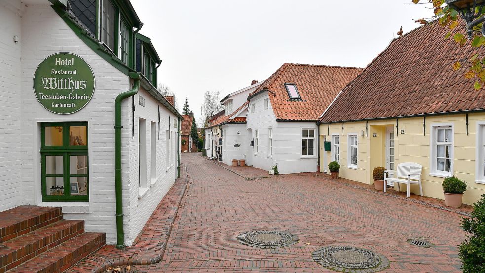 In Greetsiel gibt es einige Hotels und Gastronomiebetriebe, die besonders von Urlaubern besucht werden. Foto: Wagenaar