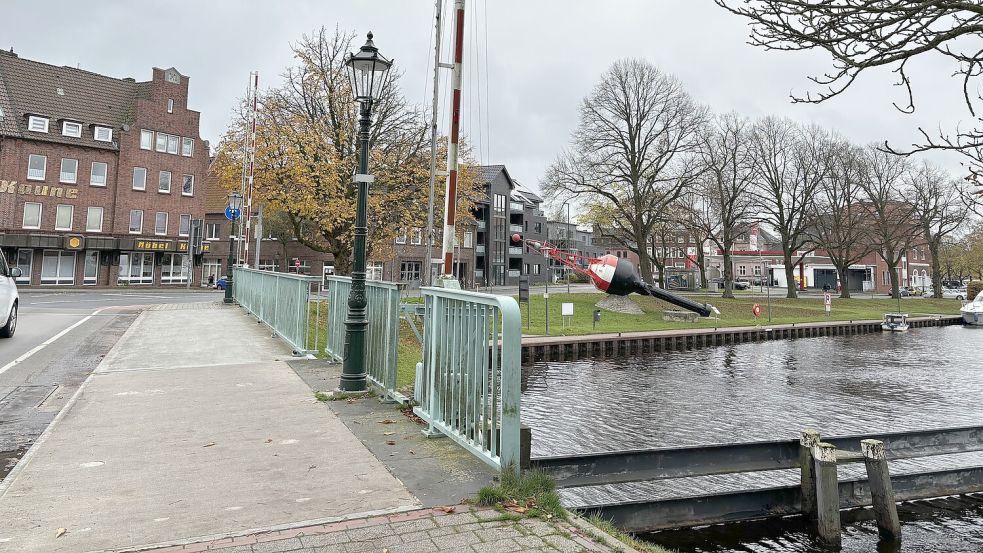 Bei der Faldernbrücke, etwa in Höhe der Ansteuerungstonne, soll ein Anleger für Flusskreuzfahrtschiffe etabliert werden. Foto: Hanssen