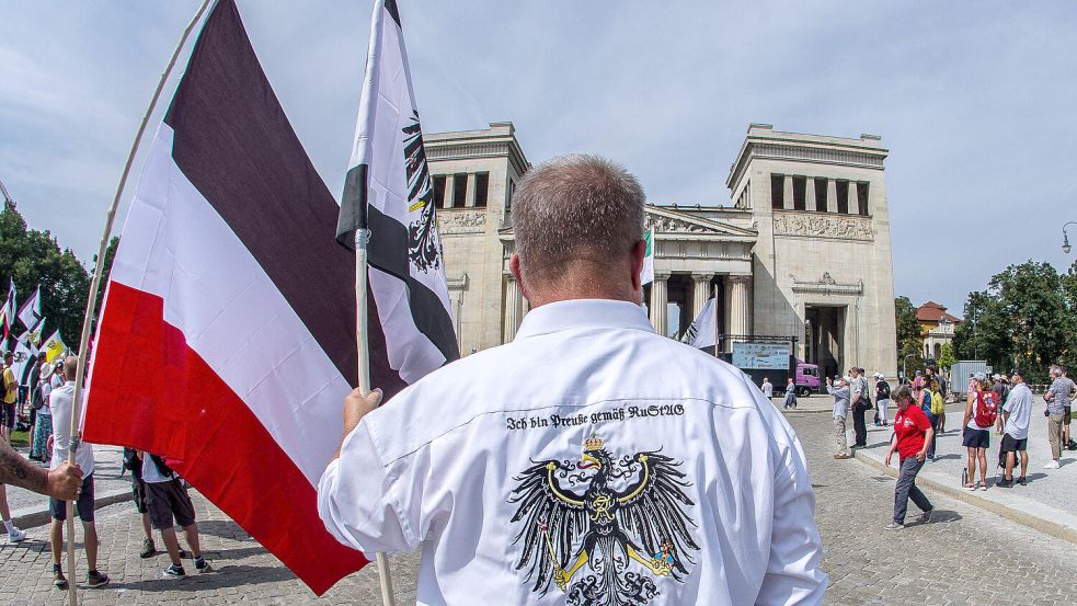 Aufmarsch von Reichsbürgern in München: harmlose Spinner oder tickende Zeitbomben? Foto: IMAGO/Sachelle Babbar