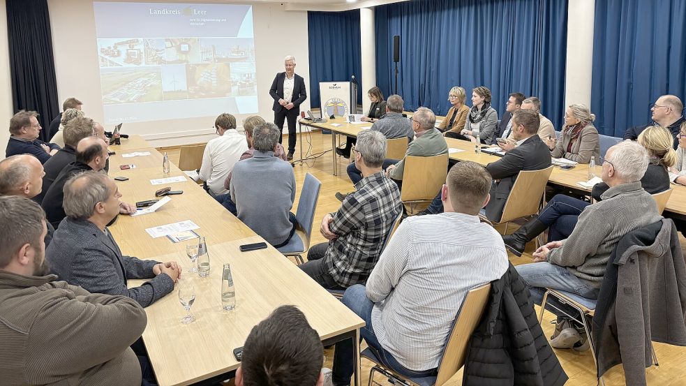 Etliche Borkumer Gewerbetreibende nutzten die Gelegenheit, um sich zu informieren. Foto: Ferber