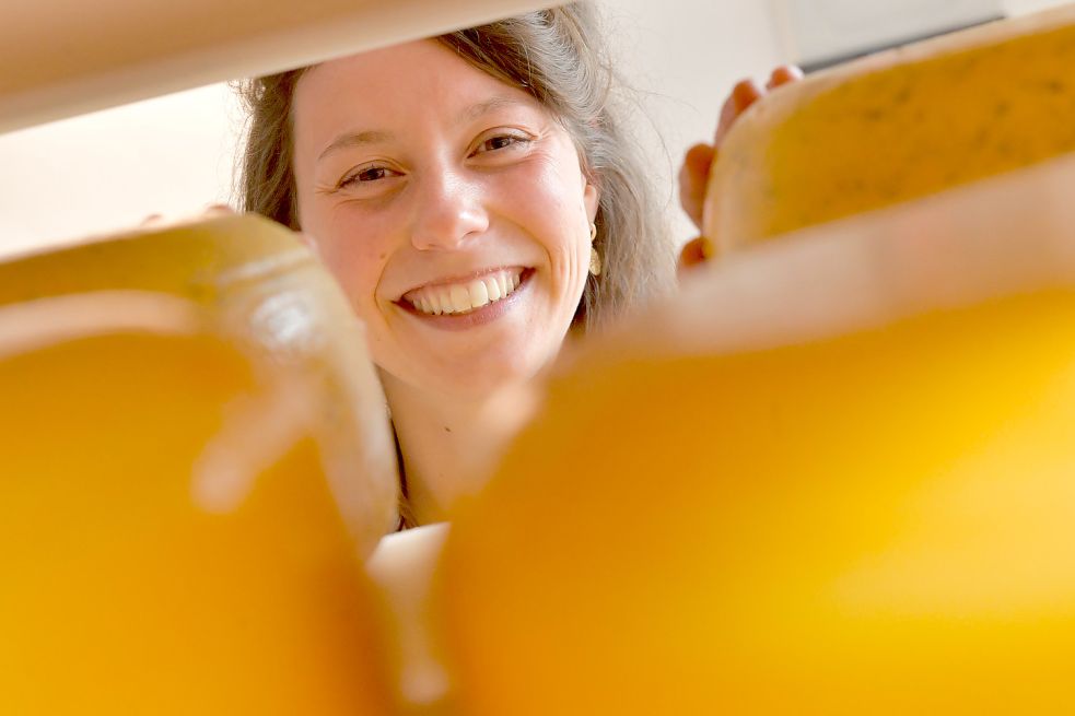 Antje Zents sagt: Landwirtschaft ist ihr Traumberuf. Die Käserei soll ein zweites Standbein werden. Foto: Ortgies