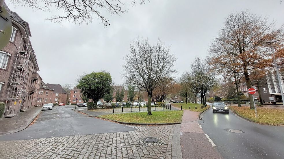 Zwischen Schnedermannplatz und Ringstraße soll ein Parkhaus gebaut werden. Schon im August 2023 wurden die Planungen dafür in Auftrag gegeben. Foto: Hanssen/Archiv