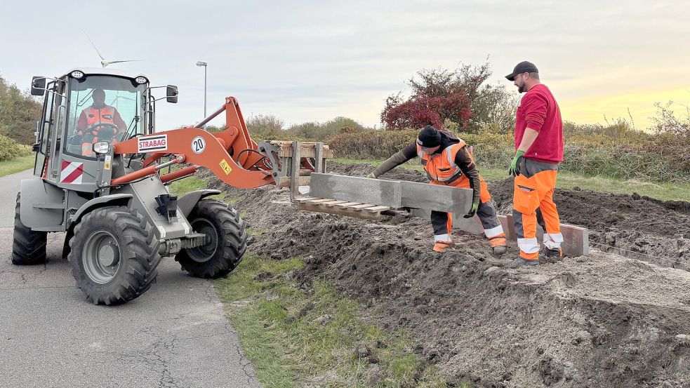 Dieses Bild stammt aus den Anfängen der Bauarbeiten für den Rundwegabschnitt entlang des Reededamms. Foto: Ferber
