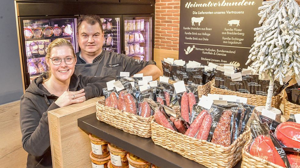 Bärbel und Markus Leggedör stehen in ihrem SB-Laden. Foto: Ortgies