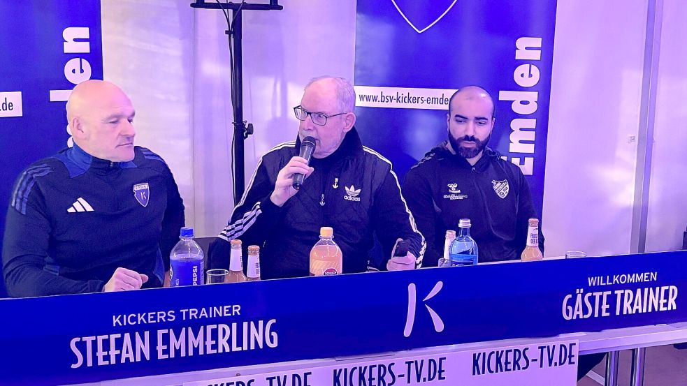 Die Pressekonferenz mit den Trainern in Emden hat in Gerd Krauledat einen erfahrenen Moderator. Foto: Herzog