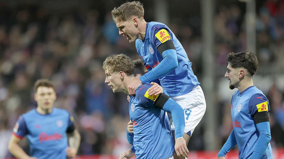 Lasse Rosenboom (links) setzt zum Jubeln an. Foto: Imago/Hübner