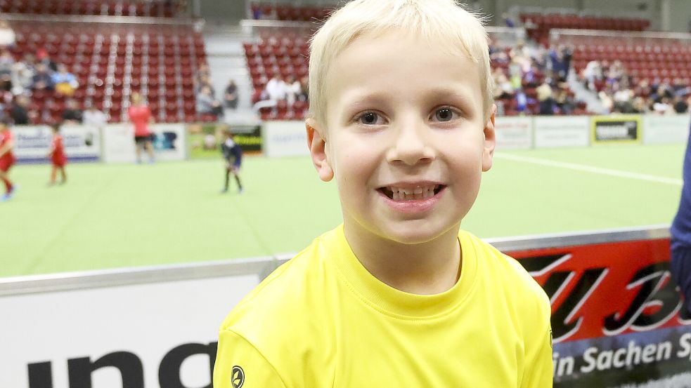 Javis Krebs schoss das erste Tor des Turniers schaffte beim 6:0-Sieg gleich einen Hattrick.