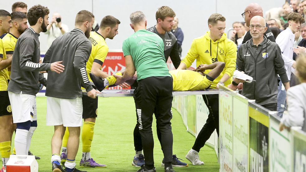 Galvany Kiasuva vom TuS Middels verletzte sich. Noch am Abend konnte aber Entwarnung gegeben werden.