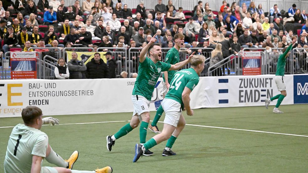 Gegen RW/Kickers Emden II herrschte kurzzeitig wieder Hoffnung bei Larrelt. Foto: Doden/Blomberg