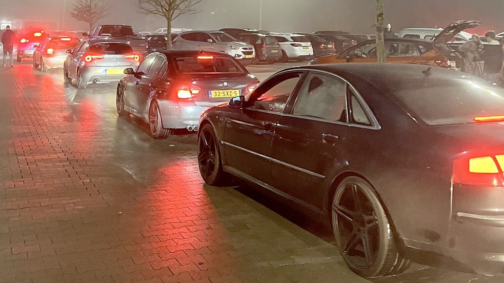 An den Zufahrten zu den Supermärkten ging nichts mehr. Foto: Buntjer