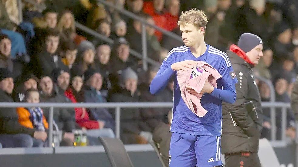 Kickers-Spieler David Schiller hatte für sein Hackentraum-Tor in Celle (28. März) eine Einladung nach Mainz ins ZDF-Sportstudio erhalten. Archivfoto: Doden, Emden