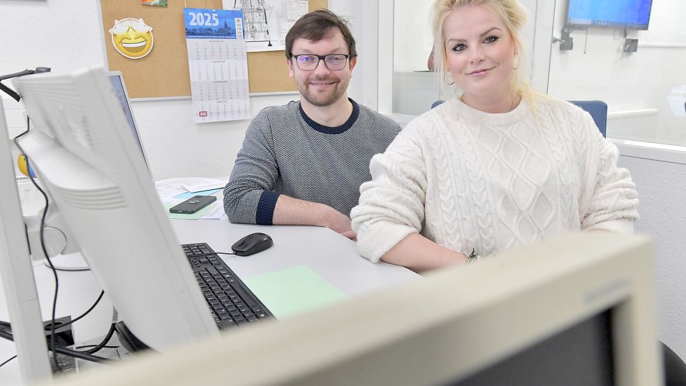 Das neue Führungsduo der Leeraner Lokalredaktion: Jonas Bothe und Vera Vogt. Foto: Ortgies