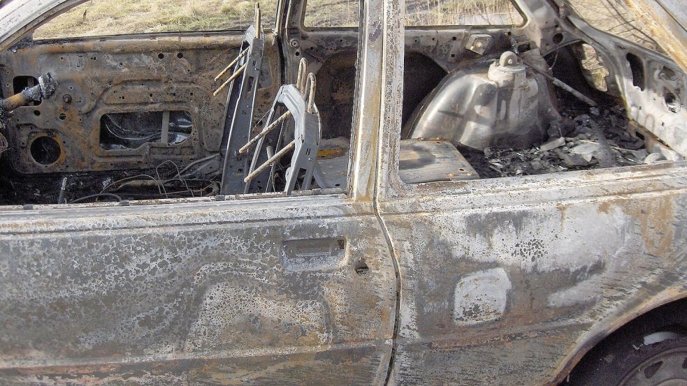 Ausgebrannte Autos kommen zum Jahreswechsel vor. Symbolfoto: Pixabay