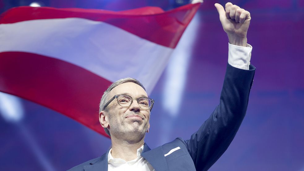 Herbert Kickl, Chef der teils rechtsextremen FPÖ, hat gute Chancen der nächste Bundeskanzler Österreichs zu werden. Er ist kein Einzelfall – überall in Europa legen rechte Parteien bei Wahlen weiter zu. Foto: dpa/APA/Erwin Scheriau