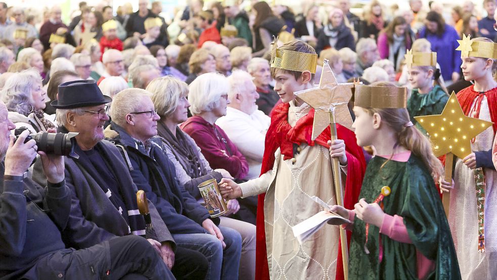 Die Sternsinger sammelten Geld für wohltätige Zwecke. Foto: J. Doden/Emden