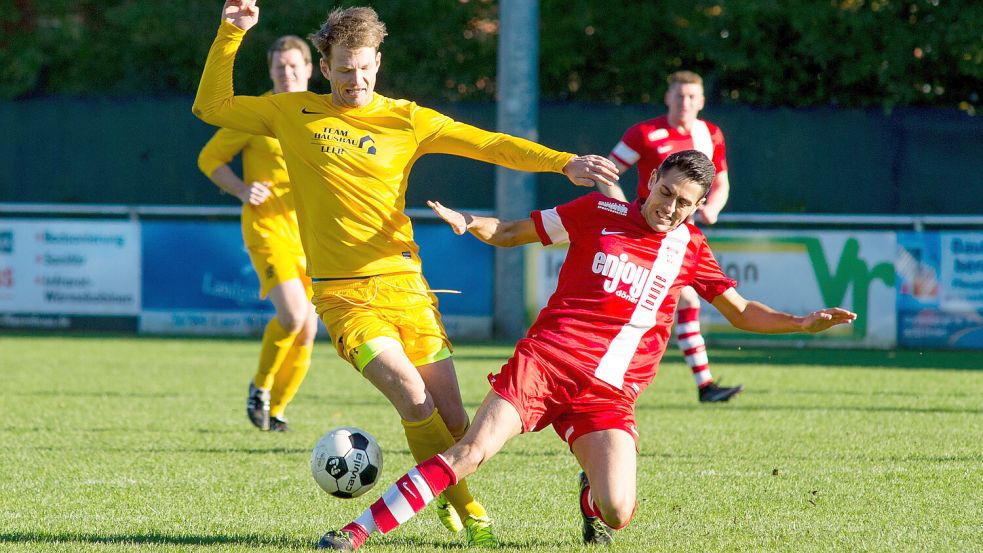 Kevin Böse (links) spielt schonmal für Germania Leer. Foto: Archiv