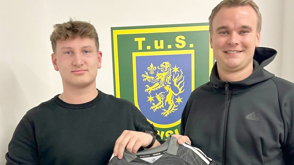 Trainer Jonas Petersen freut sich über die Zusage von Mika Popp (links). Foto: Verein