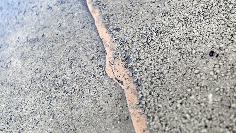 Die Übergänge zwischen den Asphaltbereichen sind auffällig. Foto: Ortgies