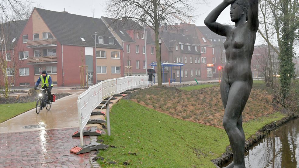 Noch steht keine Kunst auf der Kunstpromenade. Auf der angrenzenden Hahn'schen Insel aber schon. Foto: Ortgies
