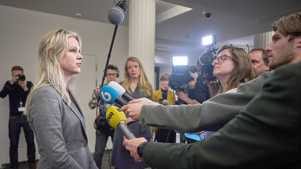 Die niederländische Landwirtschaftsministerin Femke Wiersma beantwortet nach dem Stickstoff-Urteil Fragen von Journalisten. Foto: Nijhuis/ANP/Imago Images