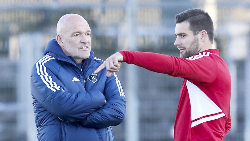 Kickers-Trainer Stefan Emmerling ist Profi, Torjäger Tido Steffens geht noch einem normalen Beruf nach. Foto: Doden/Emden