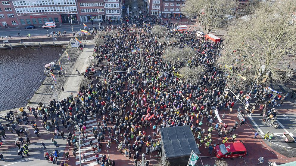 Rund 4000 Menschen kamen im Januar 2024 für eine Demonstration gegen Rechtsextremismus in Emden zusammen. Foto: Ortgies/Archiv