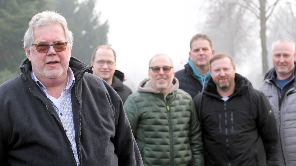 Ewald Hagedorn im Vordergrund mit seinen fünf Nachfolgern (von links) Christian Behrends, Uwe Jüttner, Harald Schmidt, Robert Winter und Rainer Kuhlmann. Foto: Böning