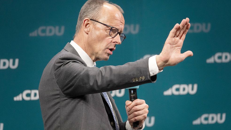 Steht nach der gescheiterten Abstimmung zum Migrationsgesetz vergangene Woche massiv in der Kritik: CDU-Kanzlerkandidat Friedrich Merz. Foto: IMAGO/Bonn.digital