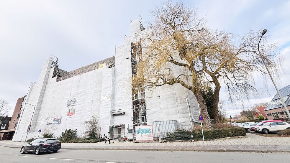 Das Ubbo-Emmius-Gymnasium in Leer wird derzeit saniert. Foto: Ortgies
