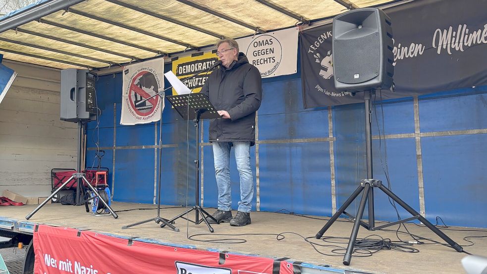 Sprach für den Arbeitskreis Stolpersteine und auch für sich: Tom Sprengelmeyer. Foto: Schuurman