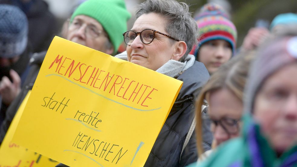 Wortspiele und Botschaften: überall auf der Demo zu finden. Foto: Ortgies