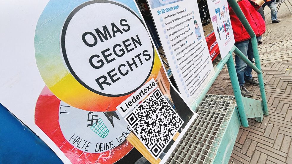 Liedertexte zum Runterladen: Die Omas gegen rechts haben einige eingängige Songs umgeschrieben. Foto: Ortgies