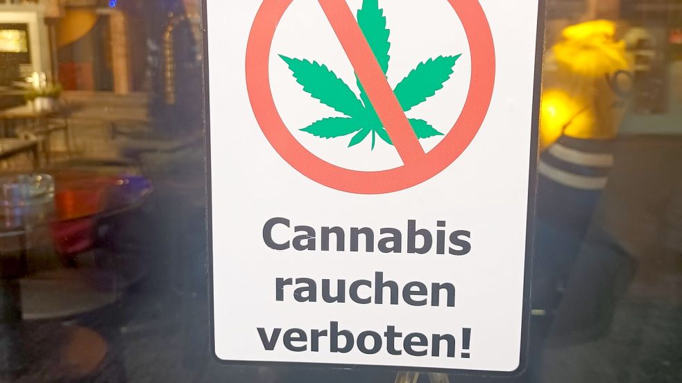 Einige Gastwirte weisen darauf hin, dass Kiffen in ihrer Kneipe nicht erlaubt ist. Foto: Hochmann