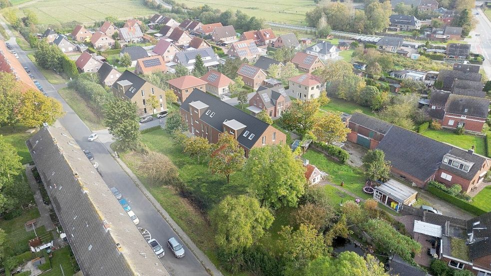 Achtung: Wo rechterhand ein Mehrparteienhaus ins Bild montiert ist, befindet sich jetzt noch der alte Lidl-Markt an der Folkmar-Allena-Straße. Fotomontage: Stadt Emden