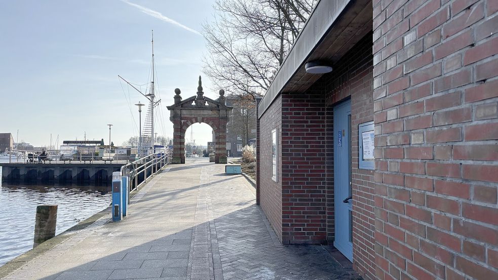 Gefährlich? Rollstuhlfahrer könnten direkt aus dem Behinderten-WC in den Delft rollen, so die Sorge. Foto: Schuurman