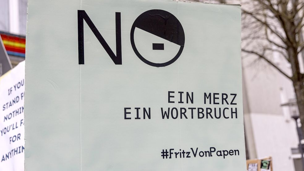 Bei den „Brandmauer-Demos“ wie hier in Essen wurden die Union und Friedrich Merz eine Nähe zu Rechtsextremisten unterstellt. Foto: IMAGO/Markus Matzel