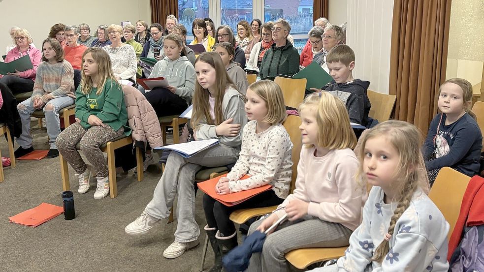 Die Musicalkids aus Hinte singen und schauspielern beim Bibel-Musical „Voices of Peace“. Fotos: Hanssen