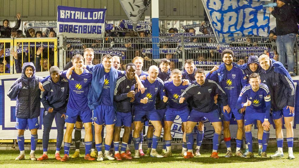 Das Kickers-Team freute sich vor einer Woche über den gelungenen Start mit dem Heimsieg gegen Todesfelde. Foto: Doden/Emden