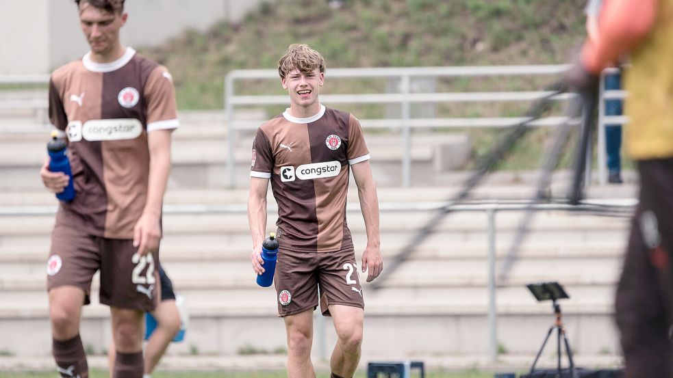 Ols Backhaus lernte das Fußballspielen beim TuS Esens und kam über die Zwischenstation SV Meppen 2022 ins Nachwuchsleistungszentrum des FC St. Pauli. Foto: Imago
