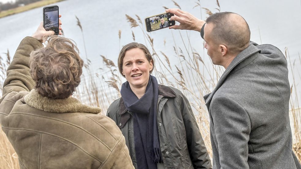 Die Schauspieler haben auch noch Zeit für ein paar Selfies. Foto: Ortgies