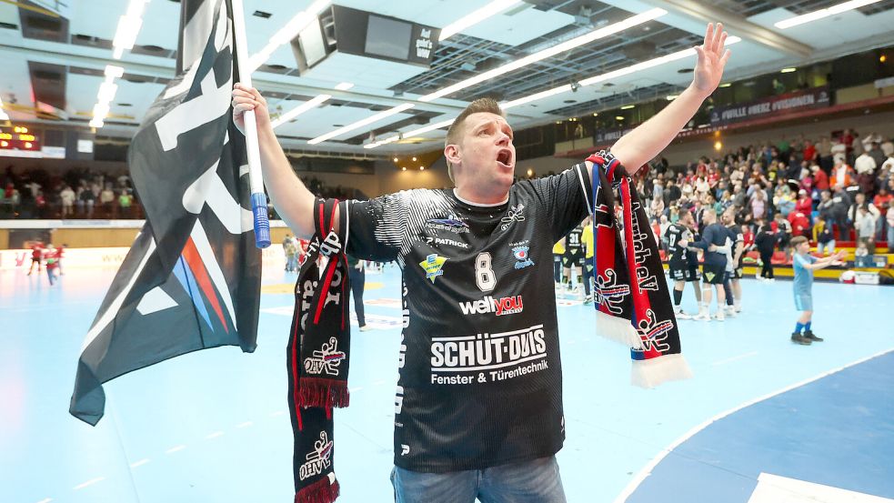 Trommler Michael Meyer stimmte die Jubelgesänge an.