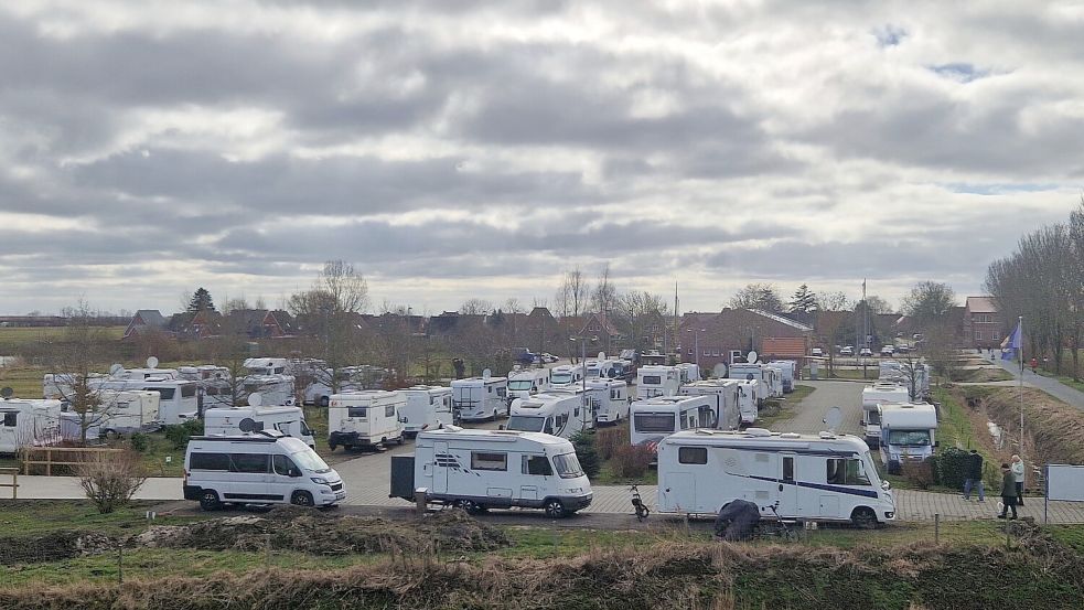 Auch am ersten Märzwochenende war der Campingplatz am Deich in Ditzum proppevoll. Foto: Gettkowski