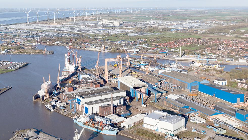 Ein Blick auf den Emder Hafen. Früher waren viele Menschen aus Port Arthur/Transvaal Hafenarbeiter. Foto: Tobias Bruns/Archiv