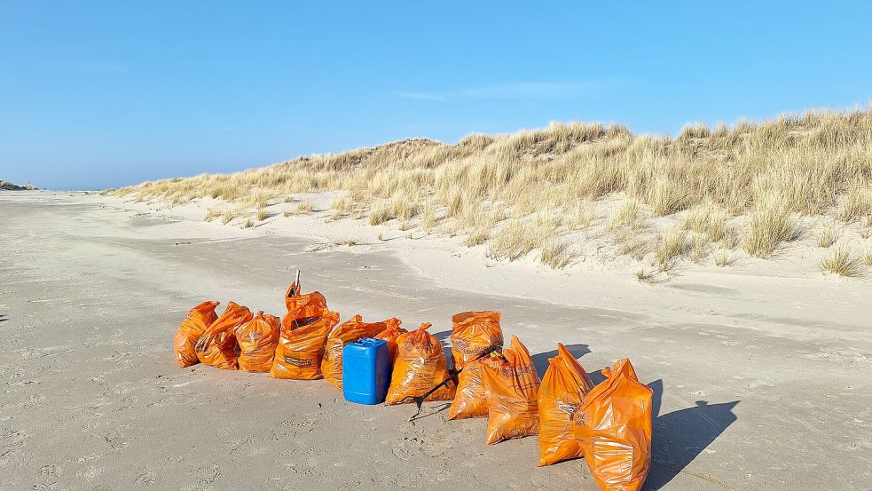 Auch an diesem Strandabschnitt hat sich das Müllsammeln gelohnt. Foto: M. Kauf
